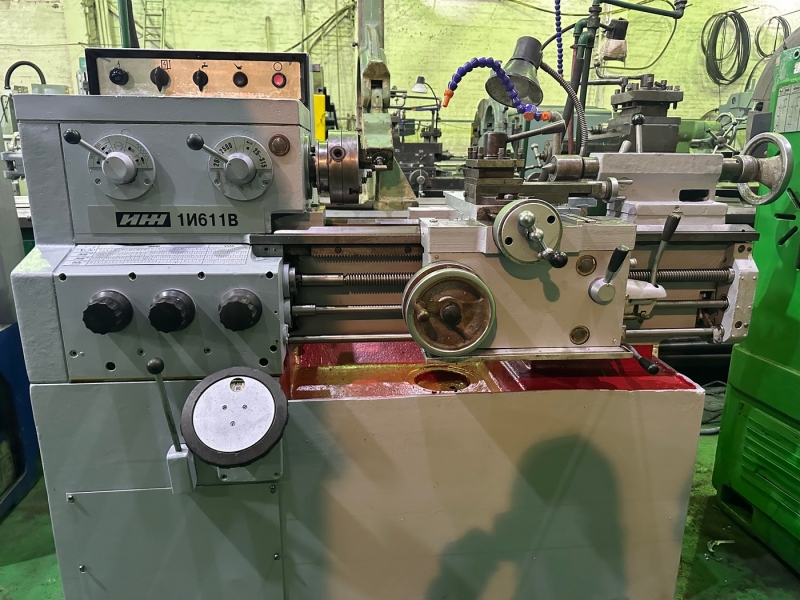 Токарный Винторезный станок, ИЖ 1И611В РМЦ 500 мм